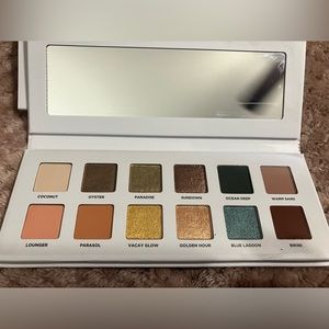 Iconic London Beachside Babe Eyeshadow Palette bnib